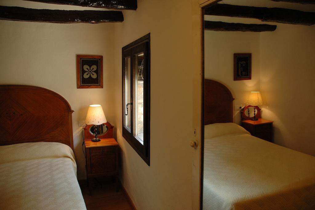 Habitaciones Con Encanto - Cal Alejandro Montsonis Oda fotoğraf