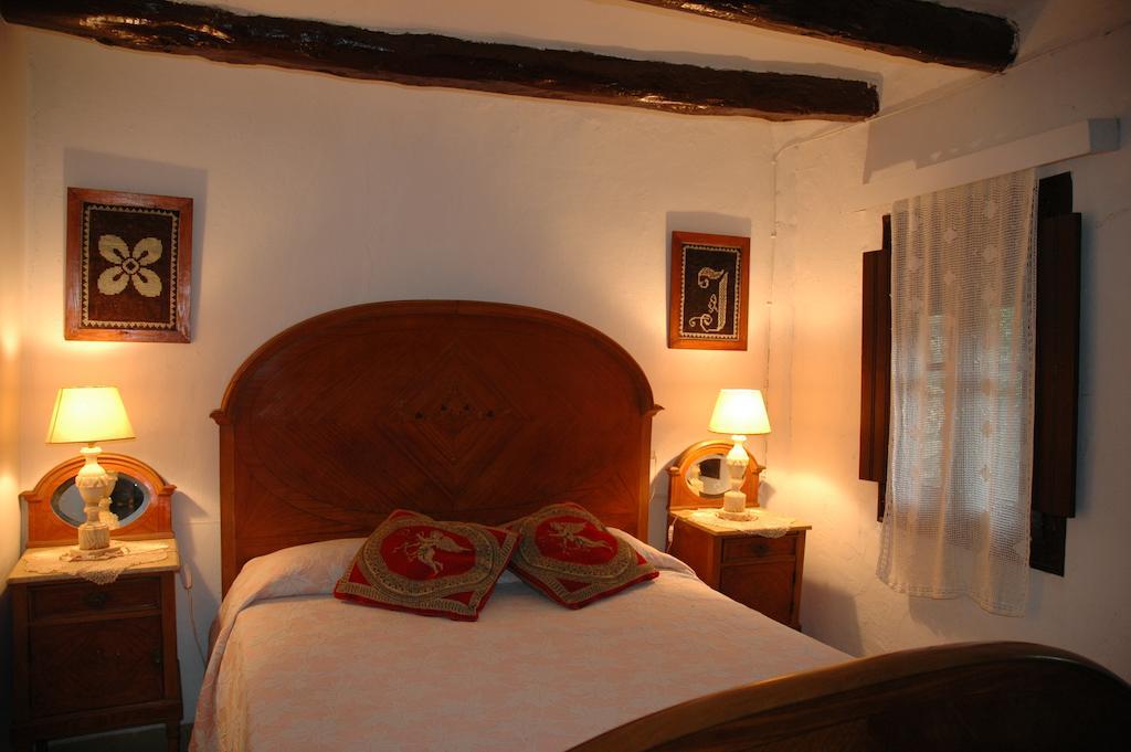 Habitaciones Con Encanto - Cal Alejandro Montsonis Oda fotoğraf